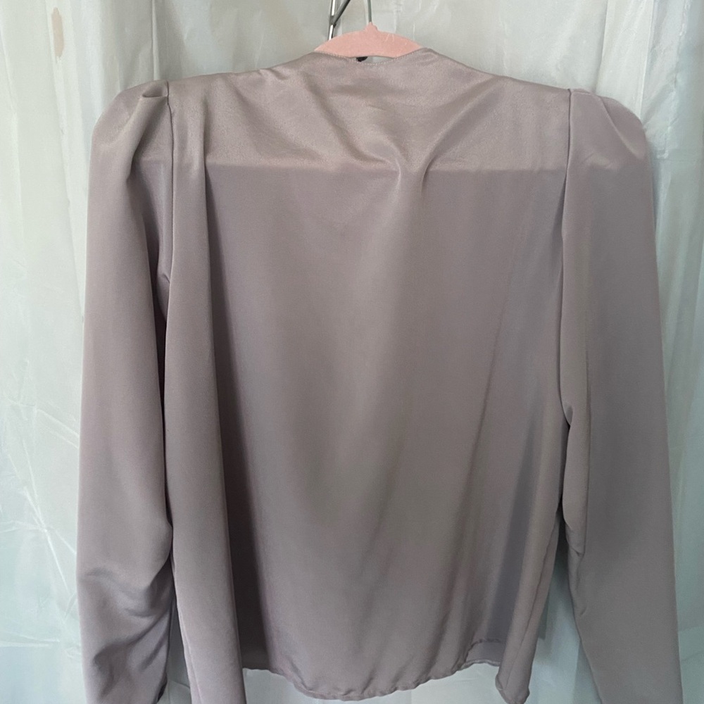 Vintage Women's Vintage grey beige top with unique details - Picture 5 of 7
